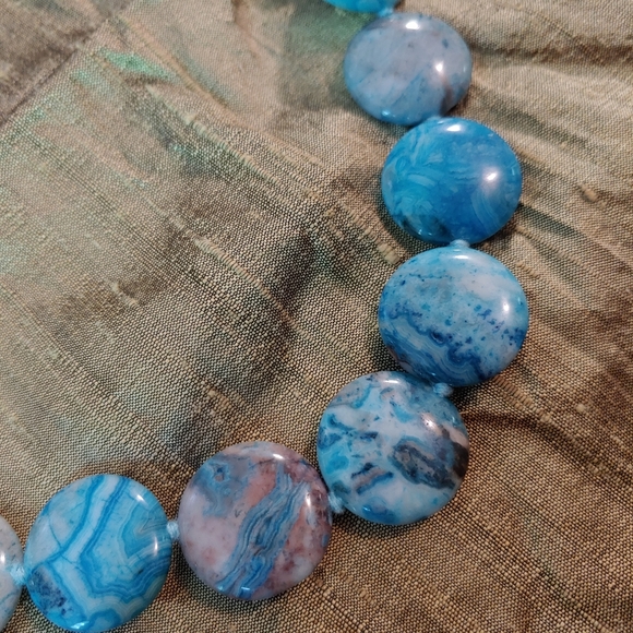 Blue crazy lace agate bead necklace, 14k clasp - Picture 6 of 7